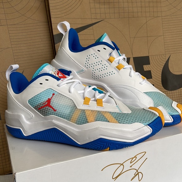 Jordan One Take 4
Basketball Shoes
White/Lagoon Pulse/Gold/ Chile Red
DO7193-164 - Picture 8 of 16